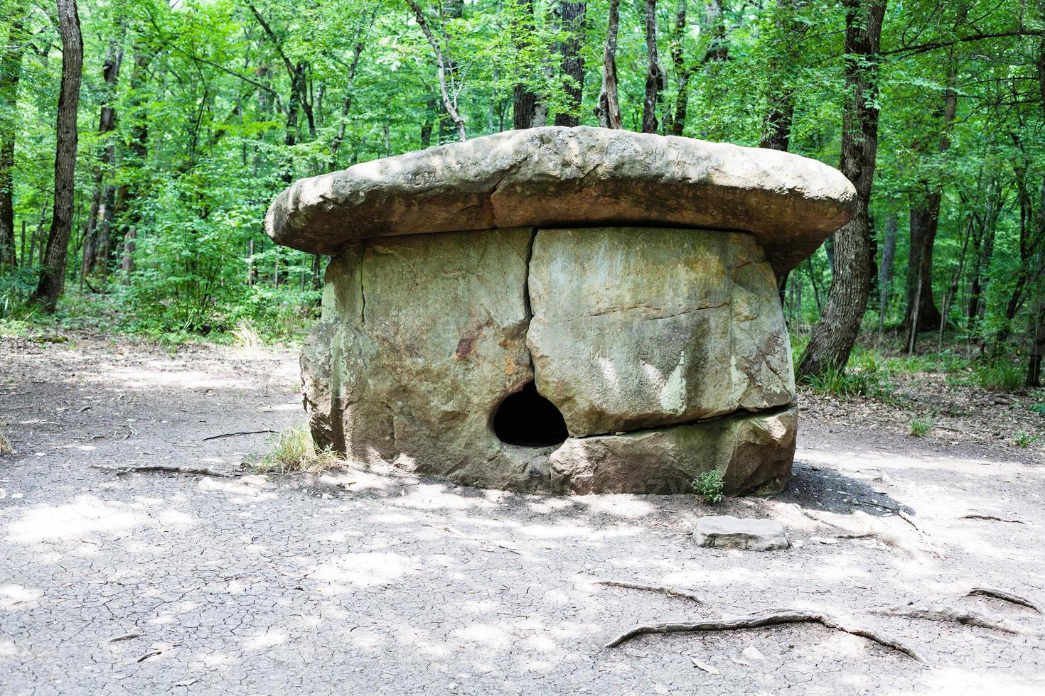 prähistorischer Shapsugsky-Dolmen in der Shapsugskaya-Zone foto