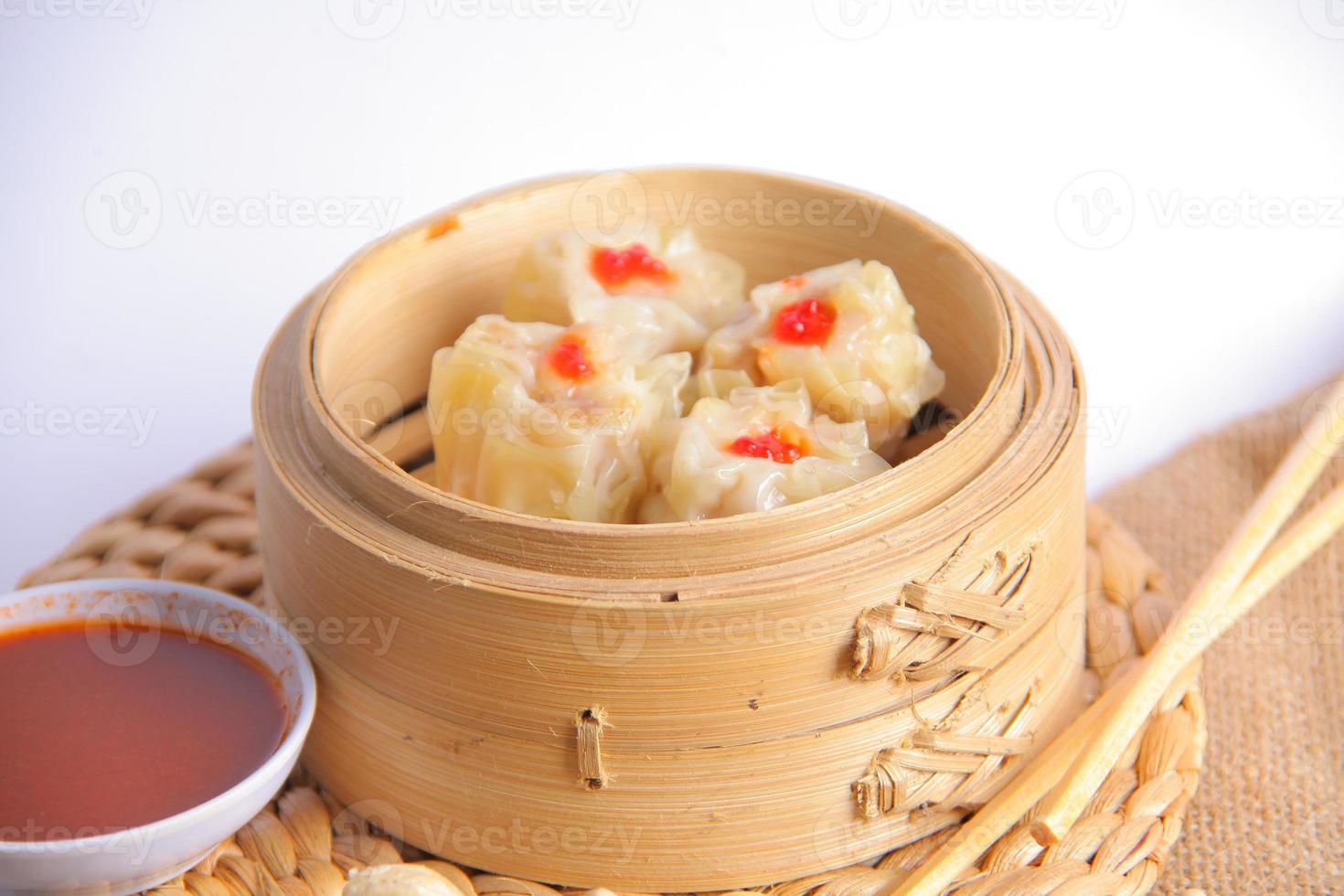 Hähnchen-Dimsum mit Soße foto