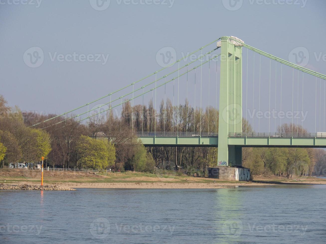 der rhein bei köln in deutschland foto