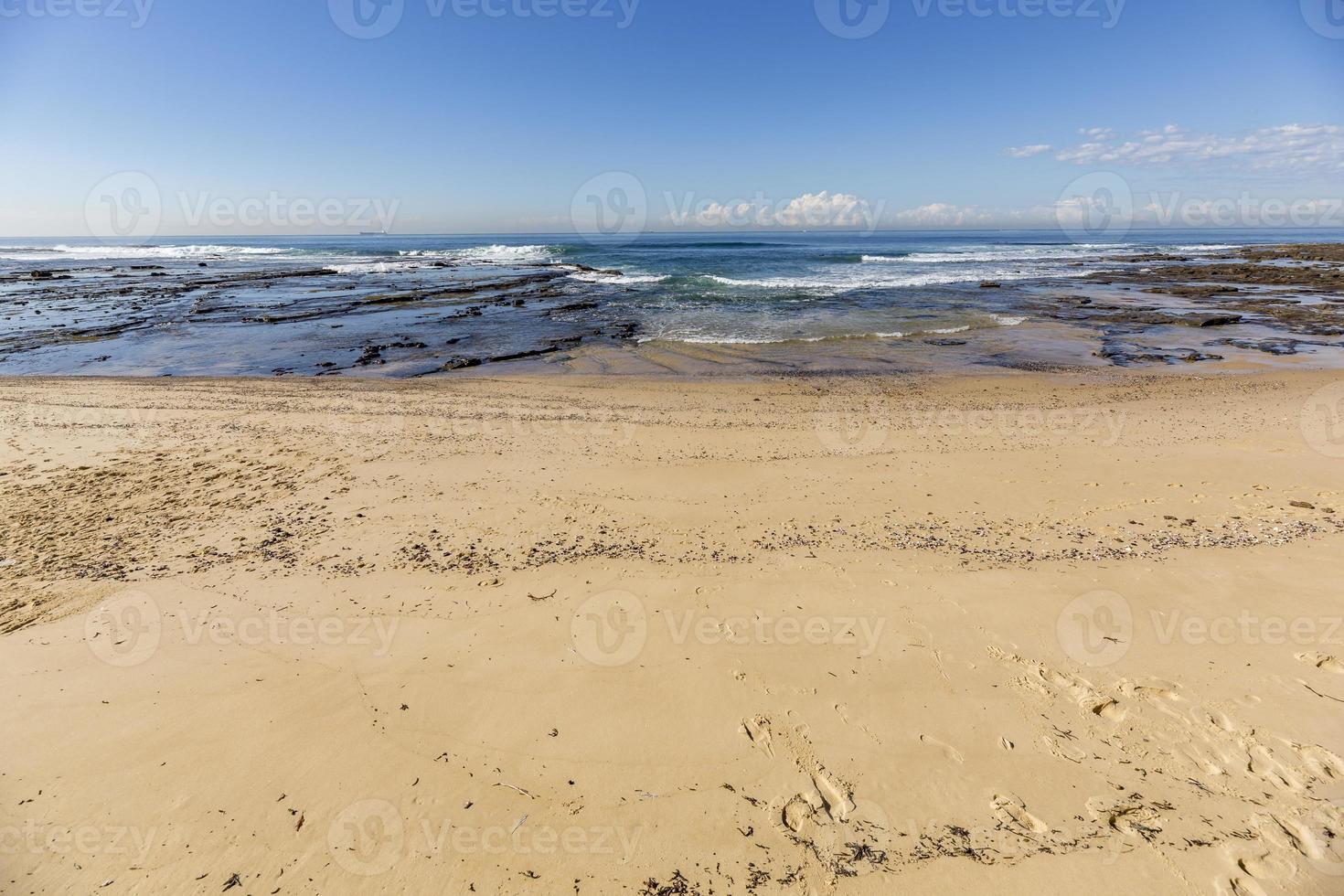 Meereslandschaft an einem Strand foto