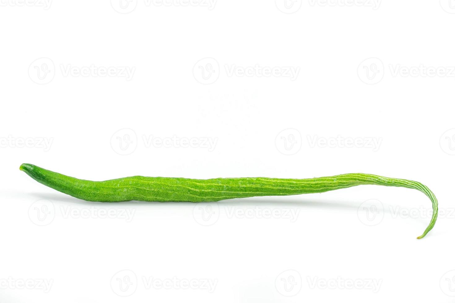 Schlangenkürbis isoliert auf weißem Hintergrund mit Beschneidungspfad foto
