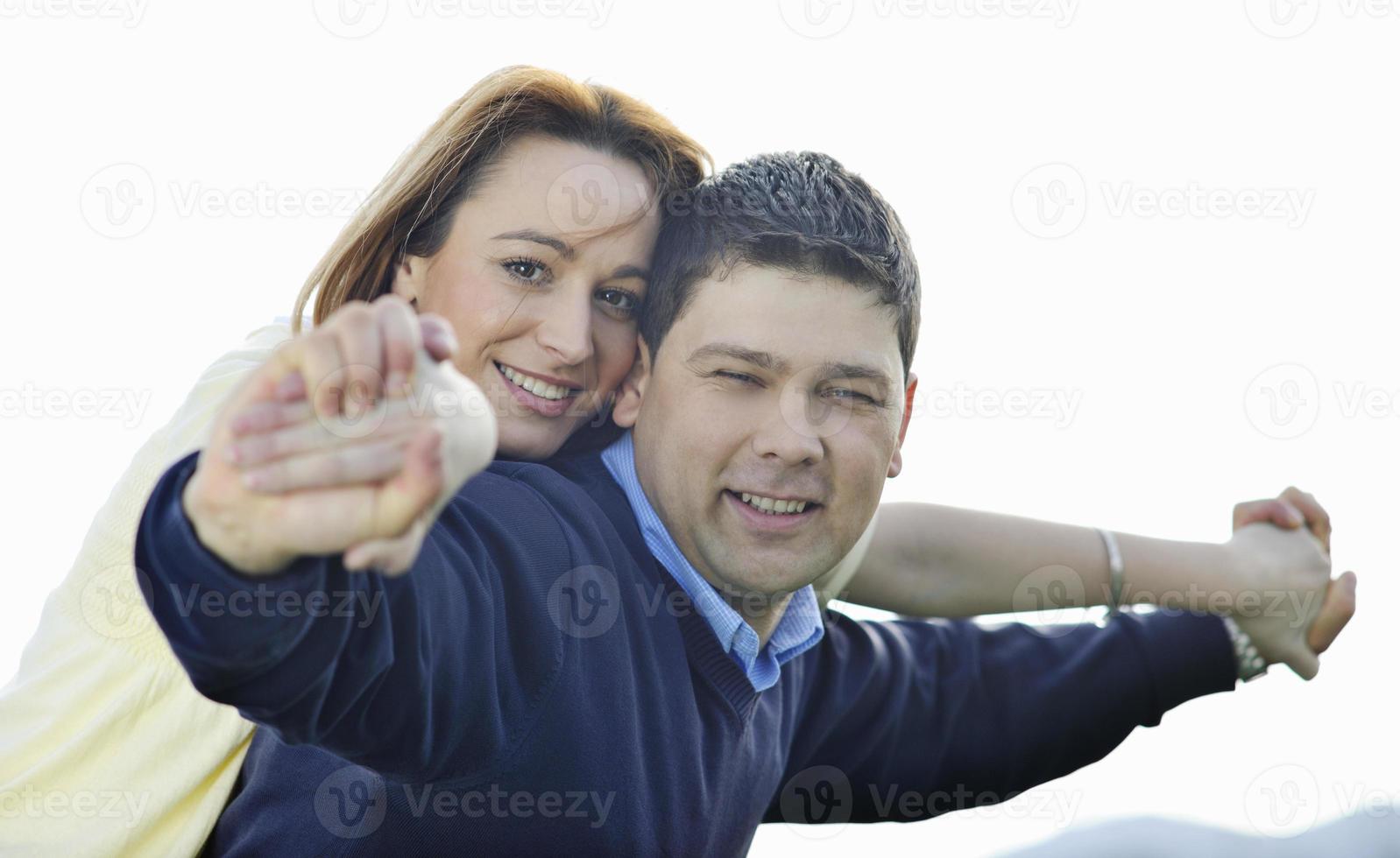 glückliches Paar im Freien foto