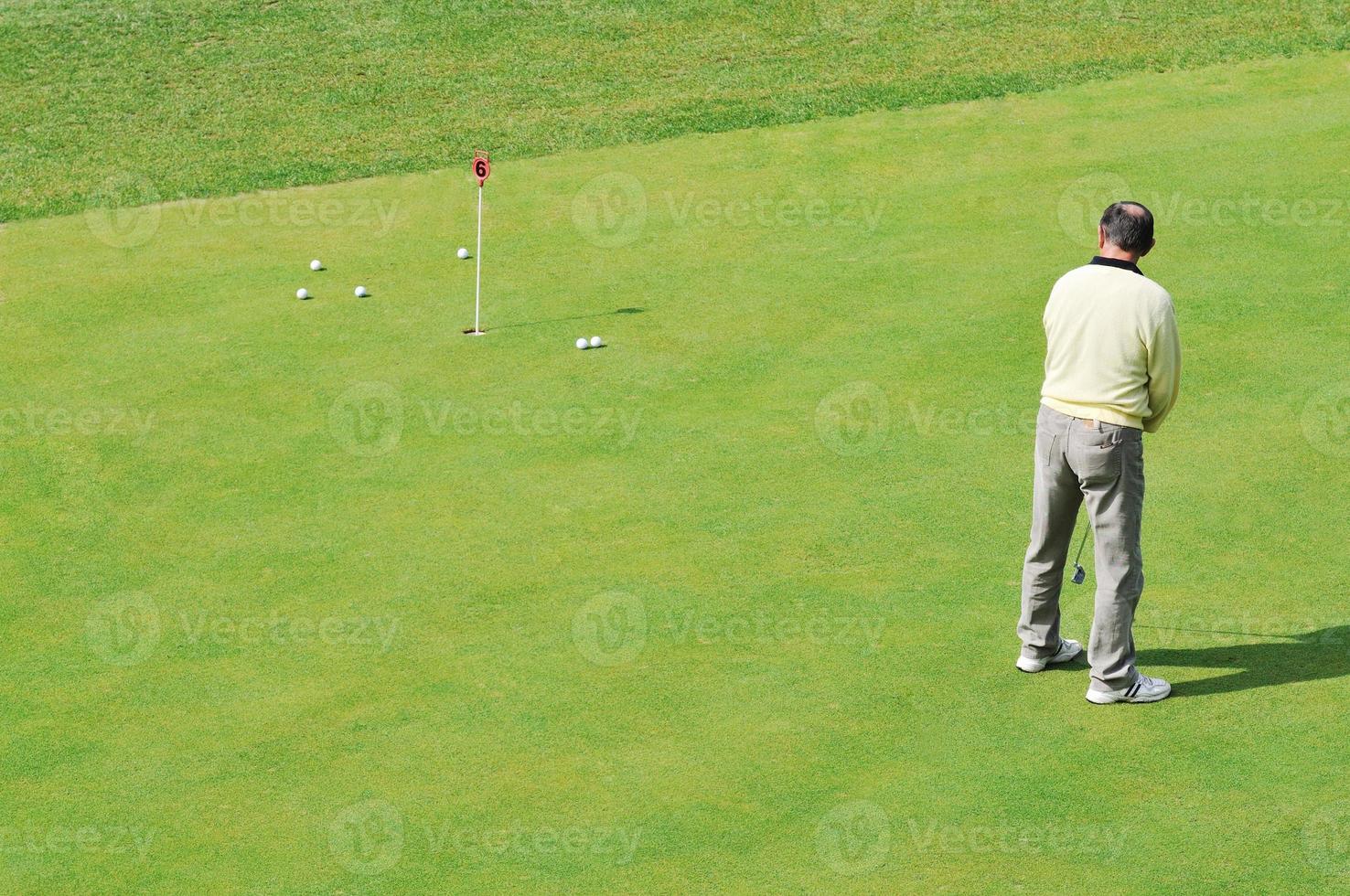 Blick auf den Golfball foto