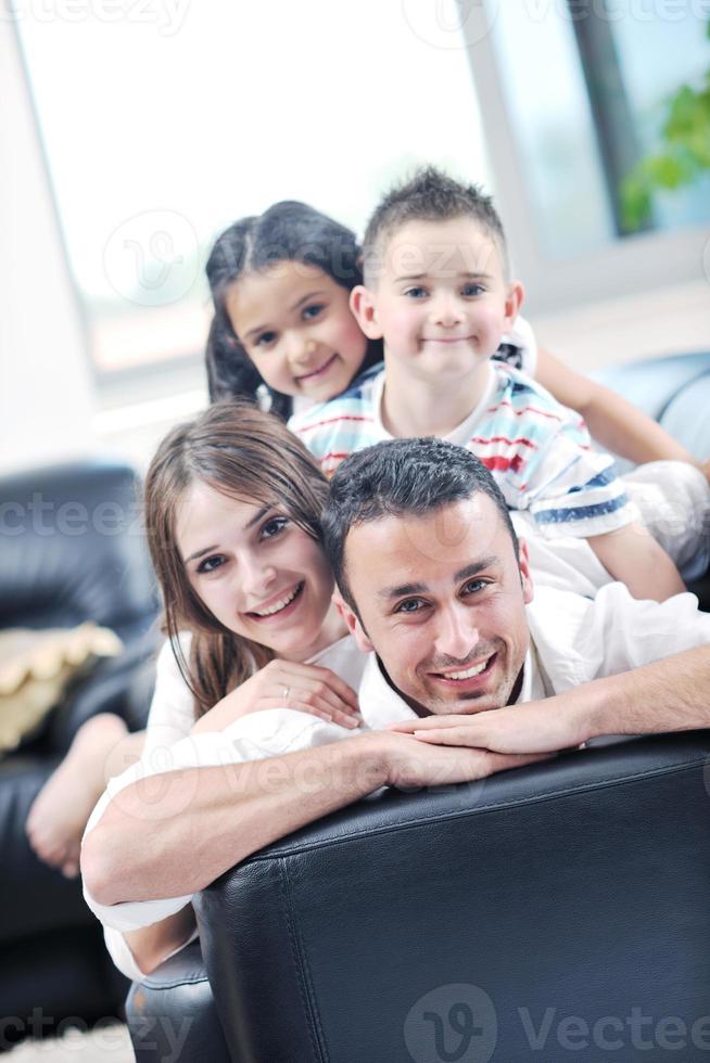 junge Familie zu Hause foto