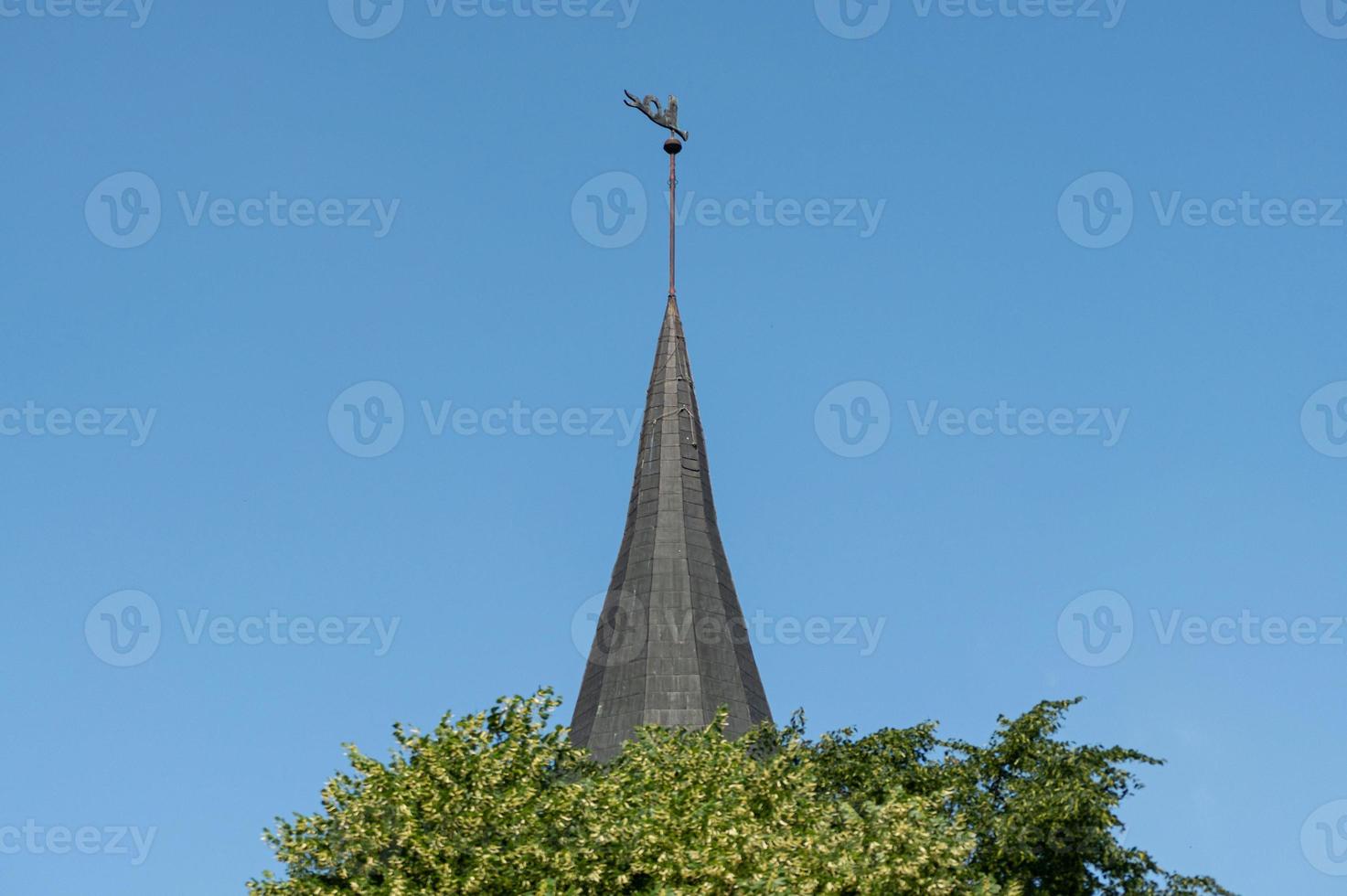 Uhrturm des Königsberger Doms. Denkmal im Stil der Backsteingotik in Kaliningrad, Russland. Insel Immanuel Kant. foto