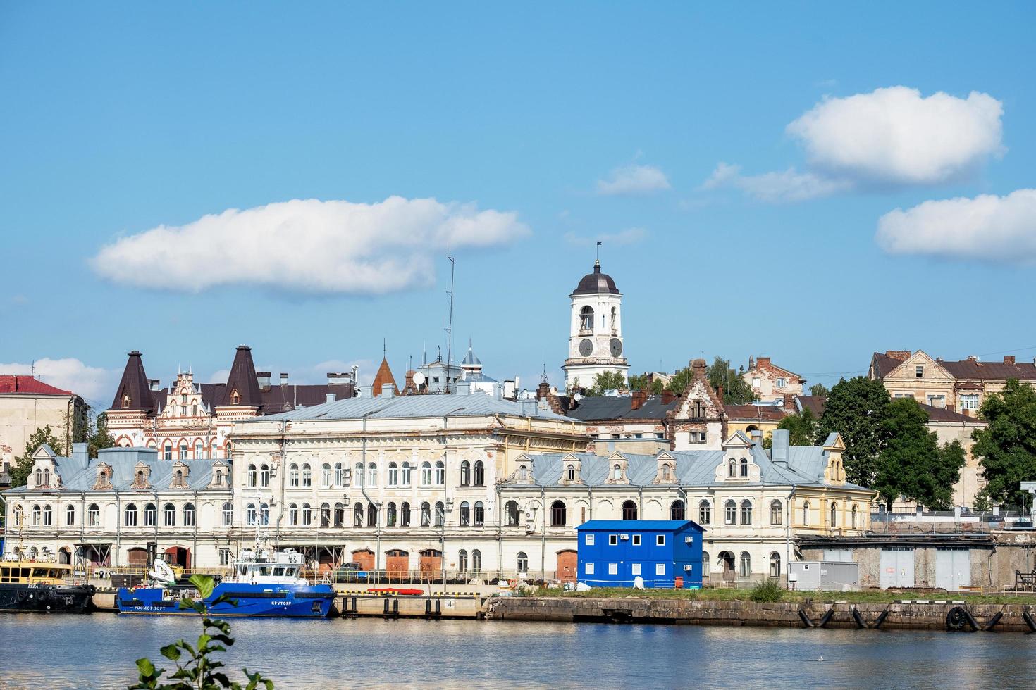 Panorama der Stadt Wyborg vom Damm aus. foto