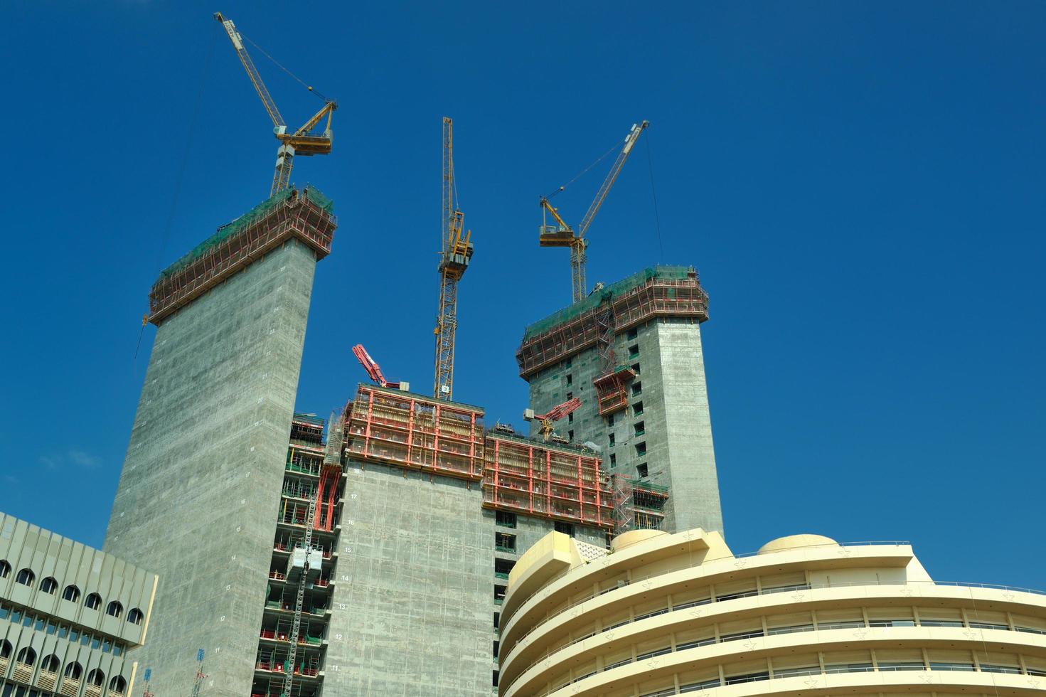 Dubai, 2022 - Baustelle mit Kran foto