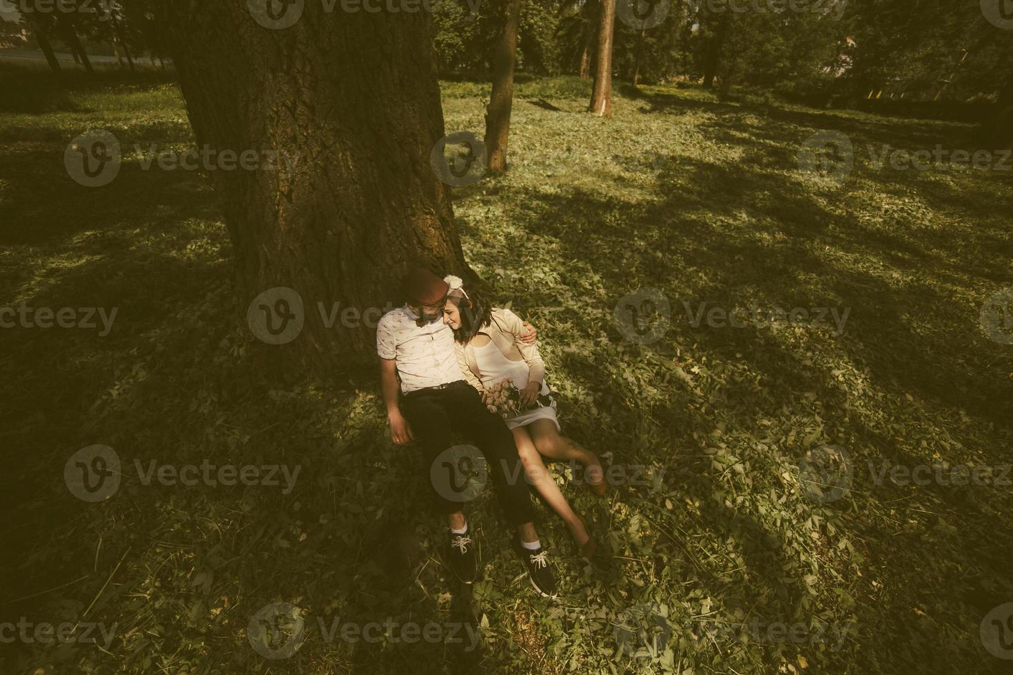 schönes Paar im Park foto