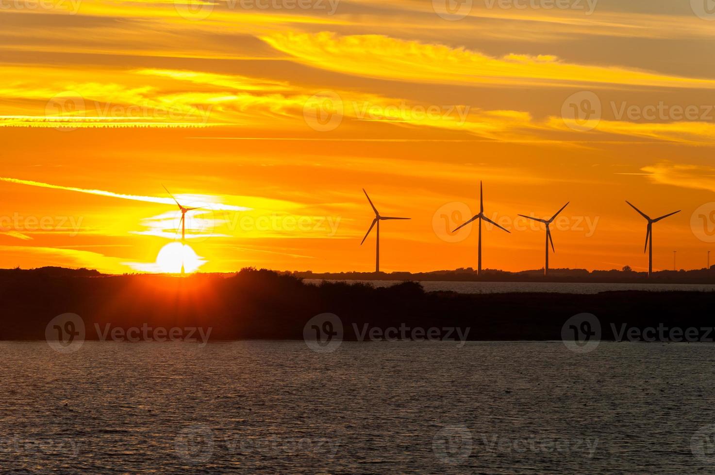 schöne landschaft über der schönen stadt in schweden foto