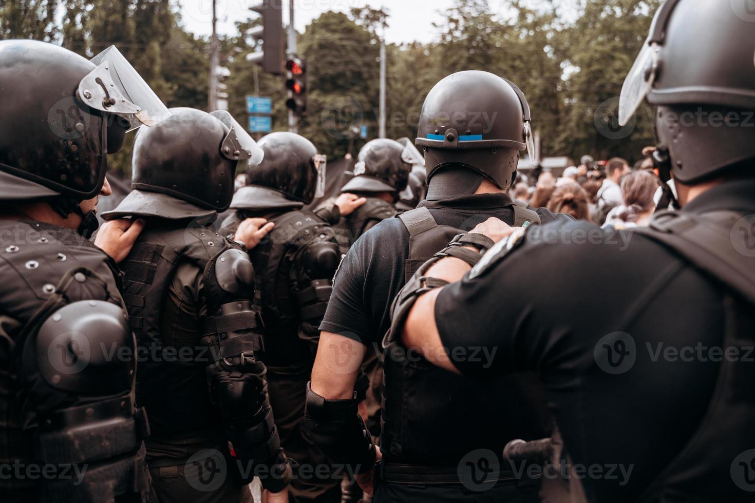 Polizei, um während der Kundgebung die Ordnung in der Gegend aufrechtzuerhalten foto