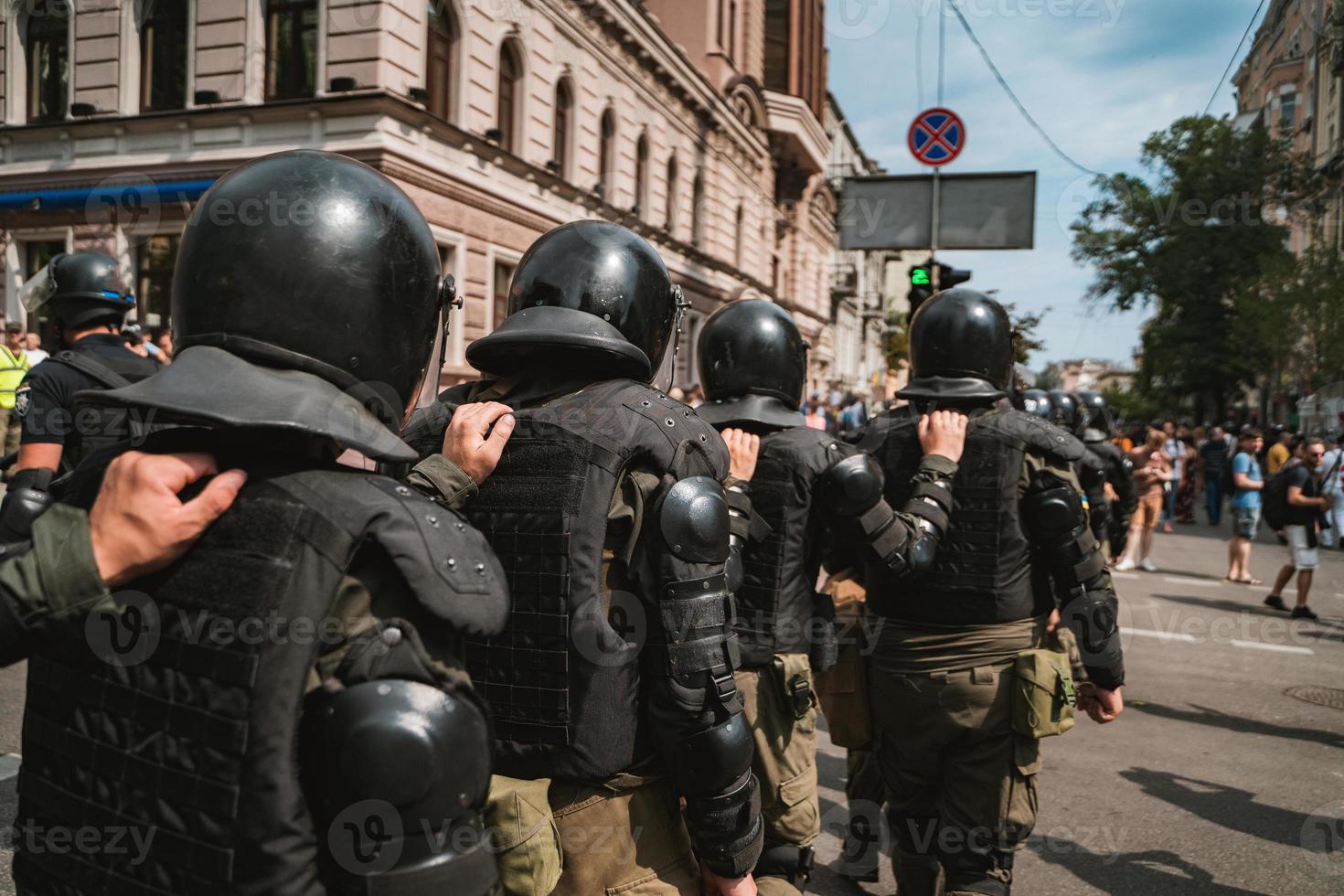 Polizei, um während der Kundgebung die Ordnung in der Gegend aufrechtzuerhalten foto