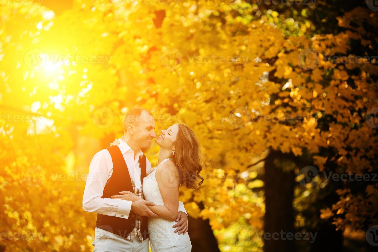 schönes Paar am Hochzeitstag foto