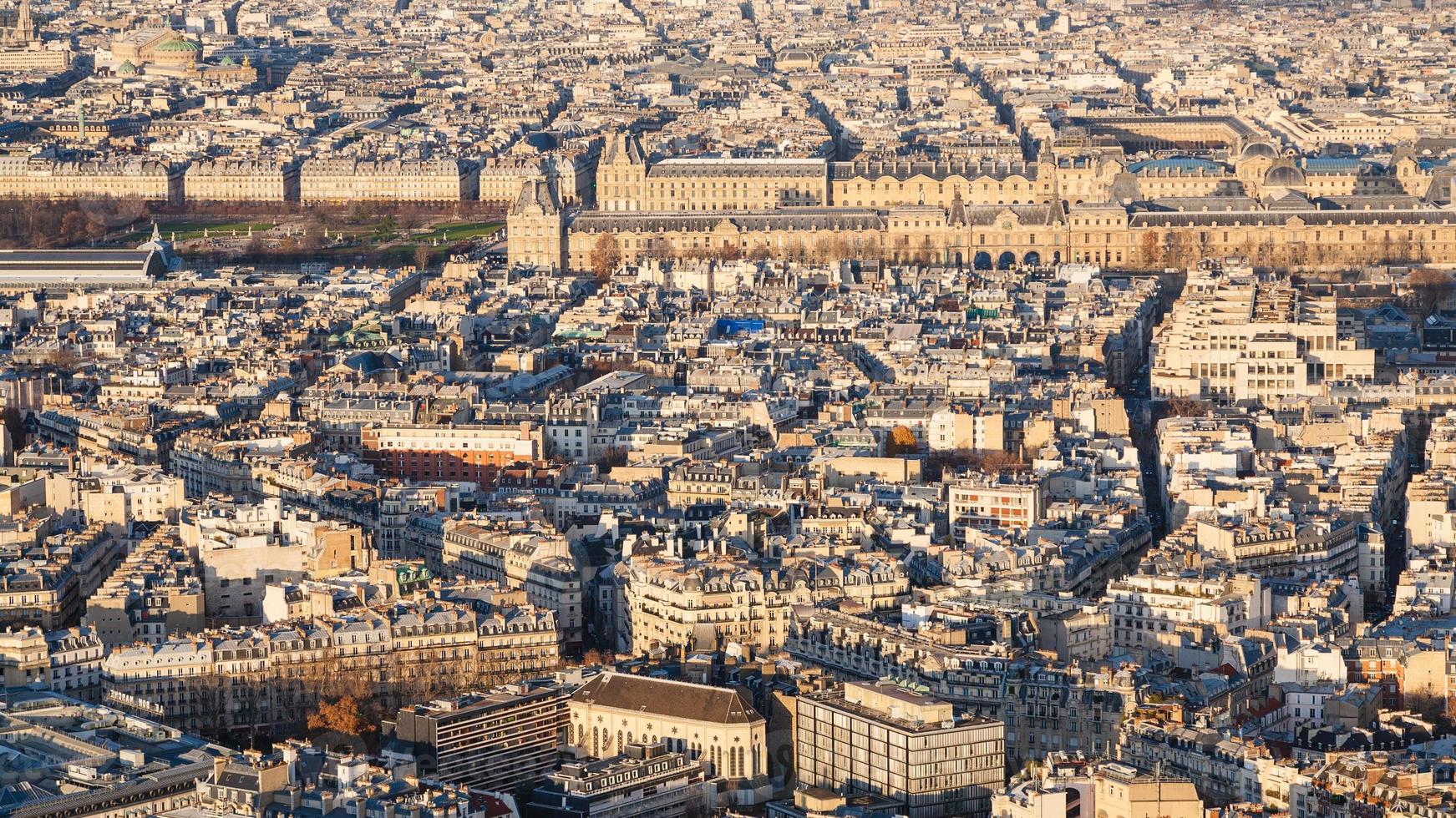 oben Blick auf das Zentrum der Stadt Paris bei Sonnenuntergang foto