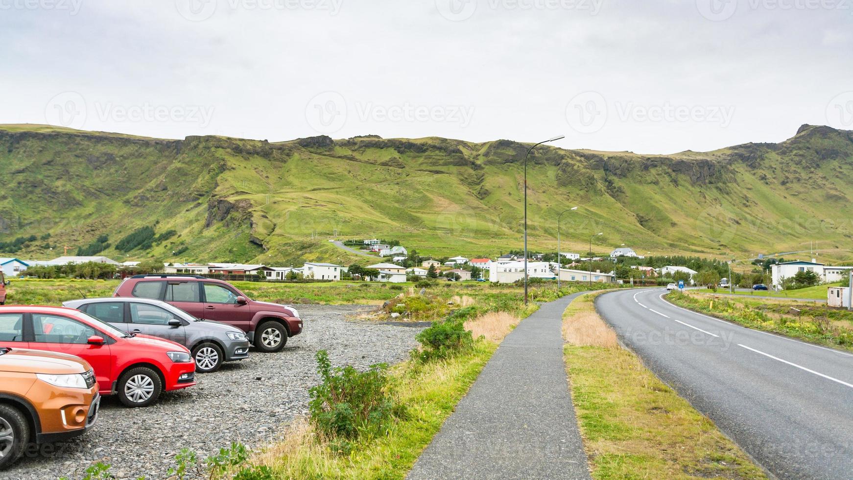 Thjodvegur-Straße im Dorf Vik i Myrdal foto