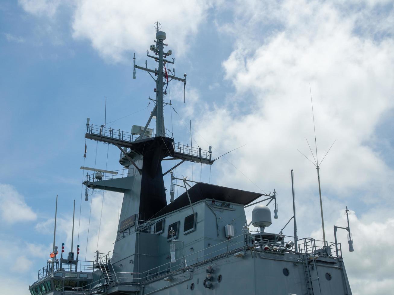 Radarturm auf einem Kriegsschiff-Flugzeugträger der thailändischen Marine foto