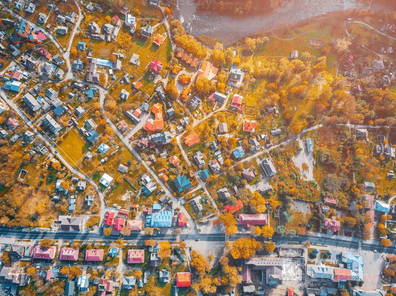 kleine Stadt im Grünen foto