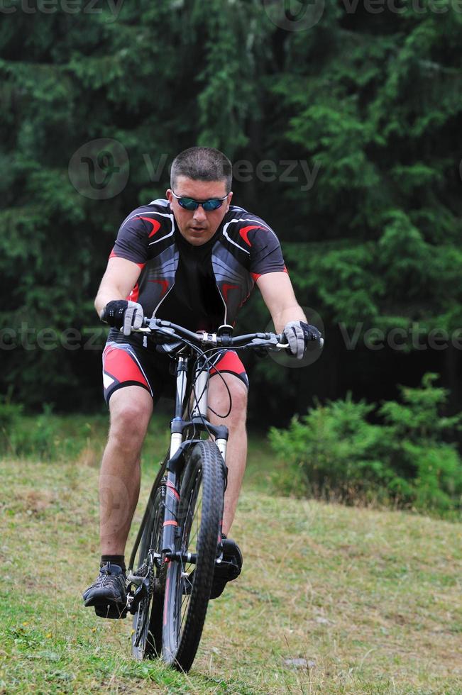 auf einem Motocross-Bike fahren foto