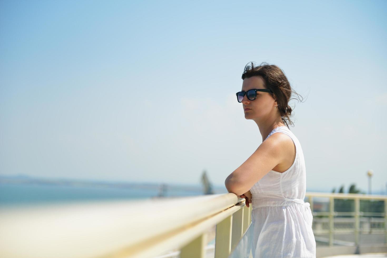 glückliche Frau im Freien foto