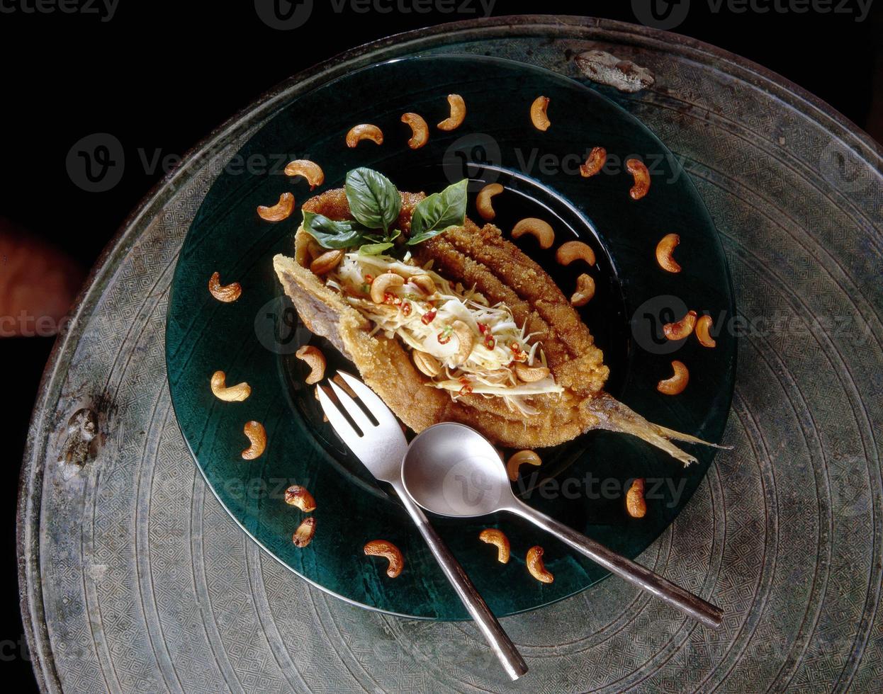 thailändische meeresfrüchte frittierter baumwollfisch foto