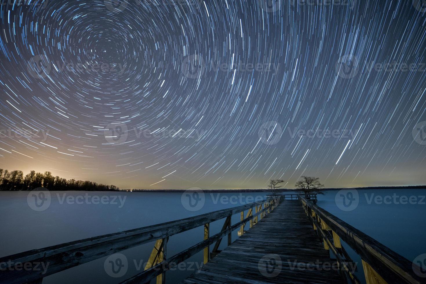 Sterne kreisen über Reelfoot Lake, Tennessee foto