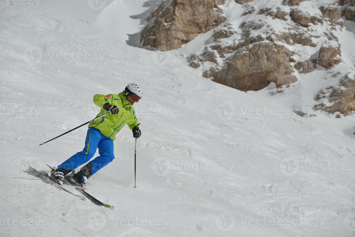 Skifahrer am Berg foto