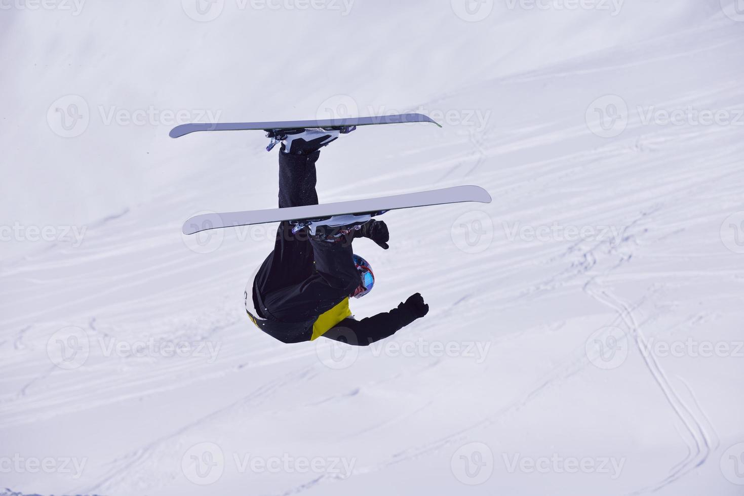Skifahrer am Berg foto