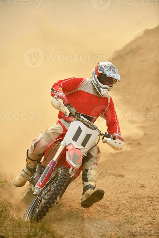 auf einem Motocross-Bike fahren foto