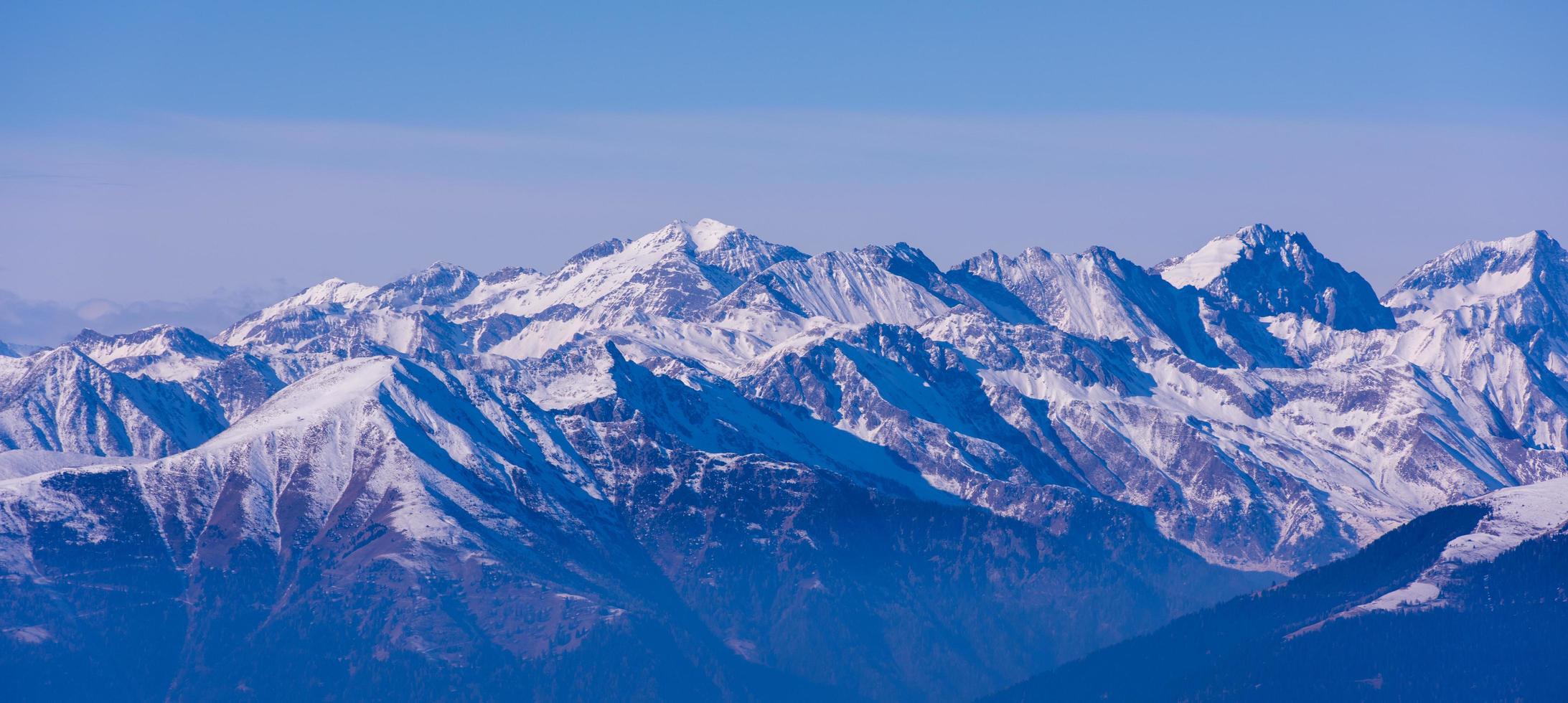 Blick auf die Winterlandschaft foto