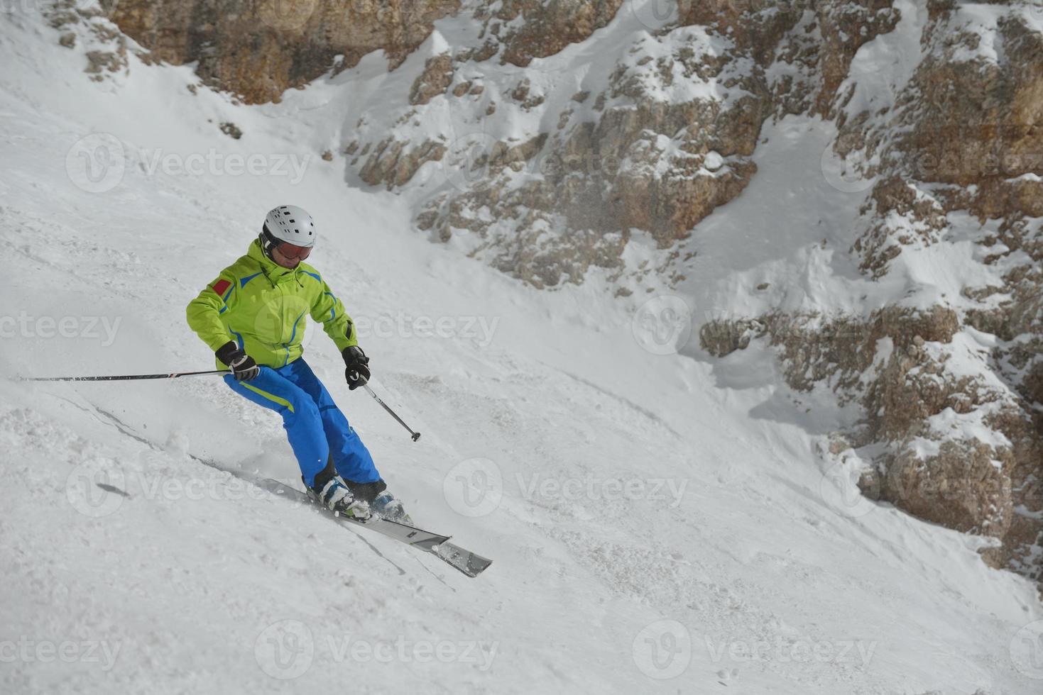 Skifahrer am Berg foto