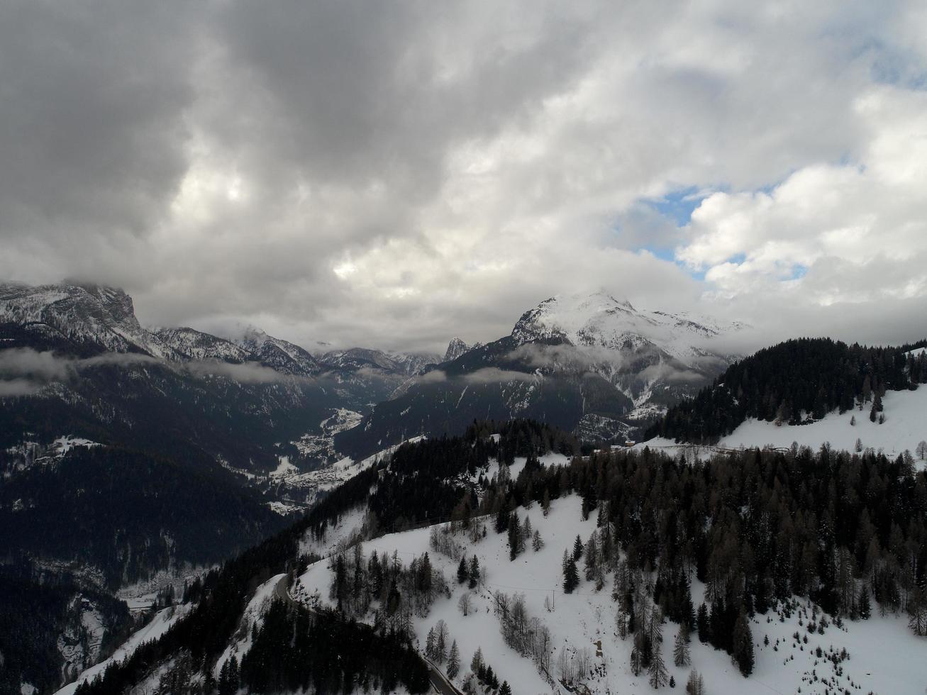 Blick auf die Winterlandschaft foto