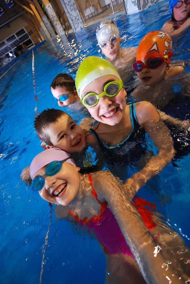 Schwimmen im Hallenbad foto