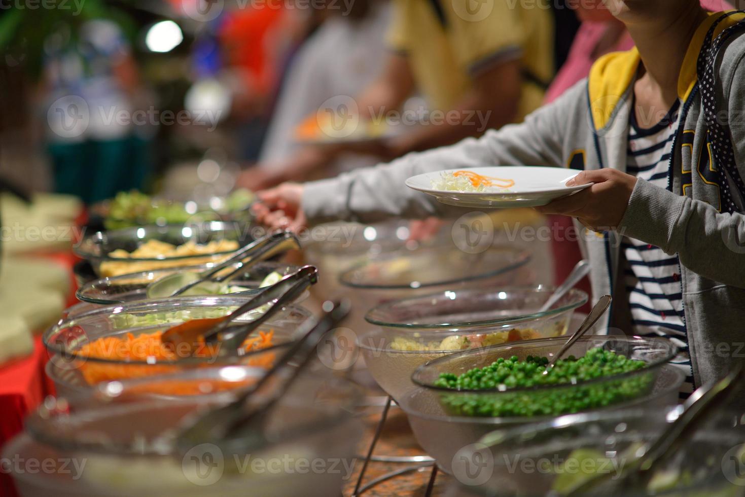 Blick auf das Essen vom Buffet foto