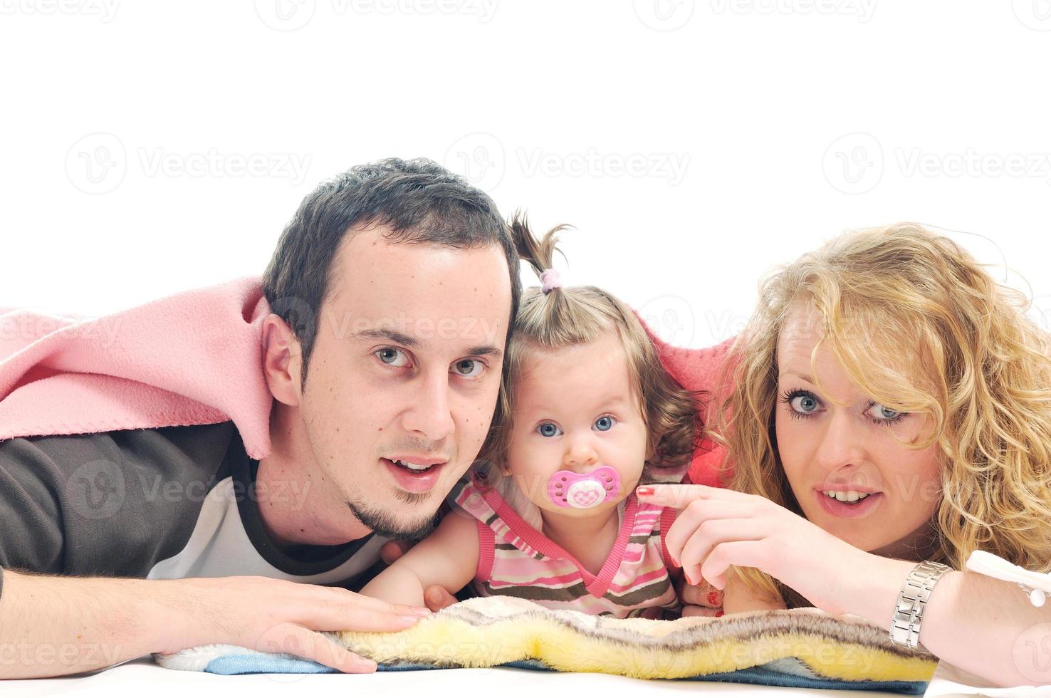 glückliche junge Familieglückliche junge Familie foto