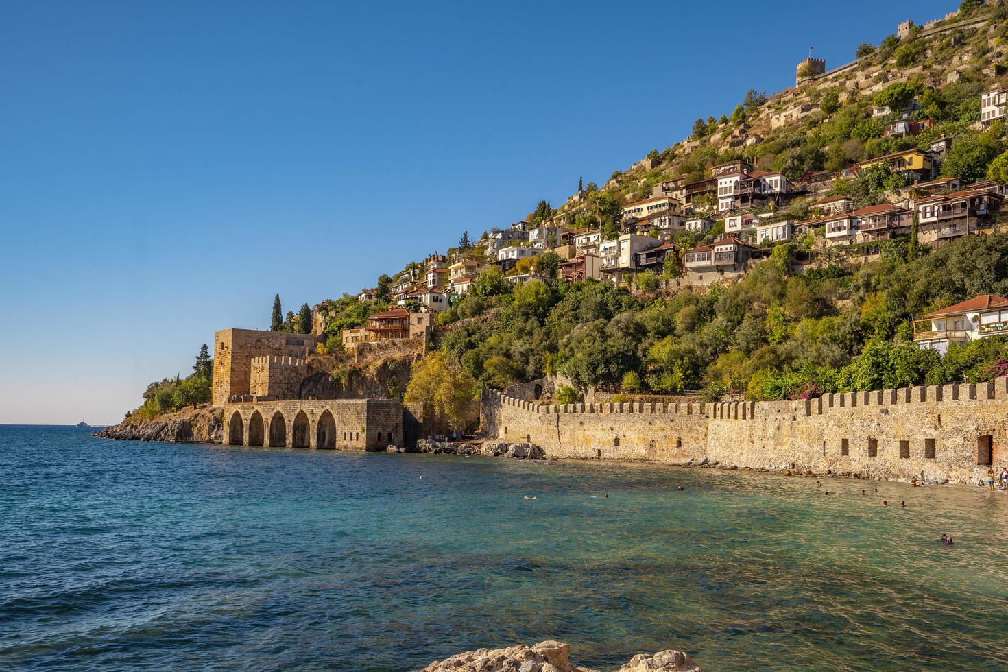 alanya 2022 antalya luftstadt mit burg und meer foto