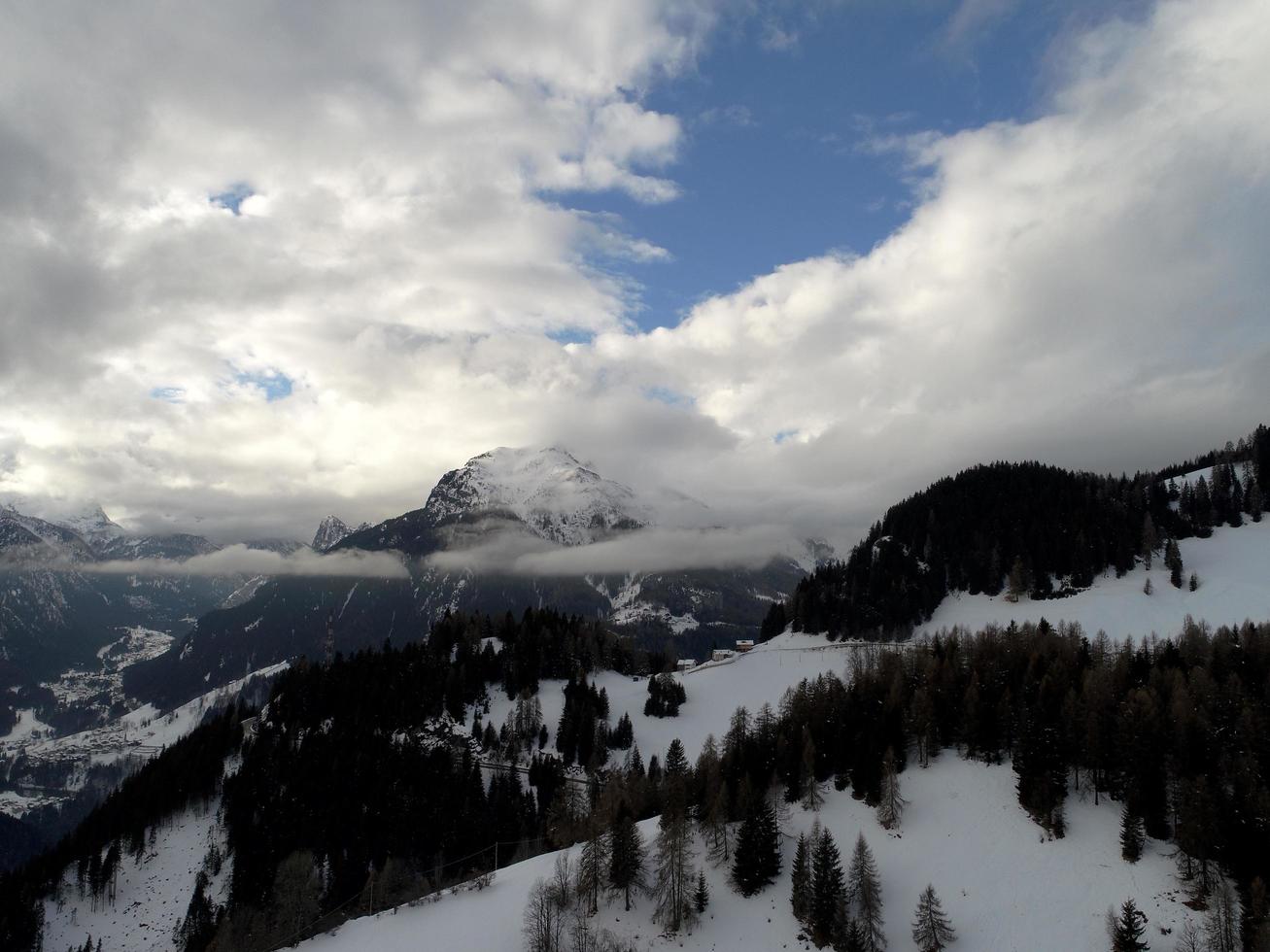 Blick auf die Winterlandschaft foto