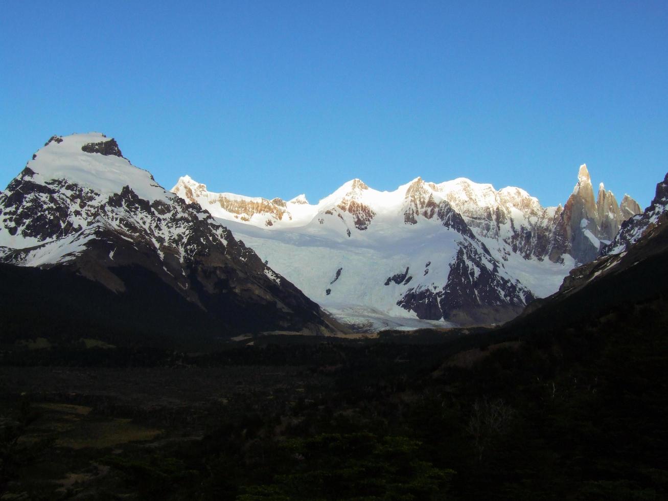 Sonnenaufgang am Cerro Torre, Patagonien, Südamerika foto