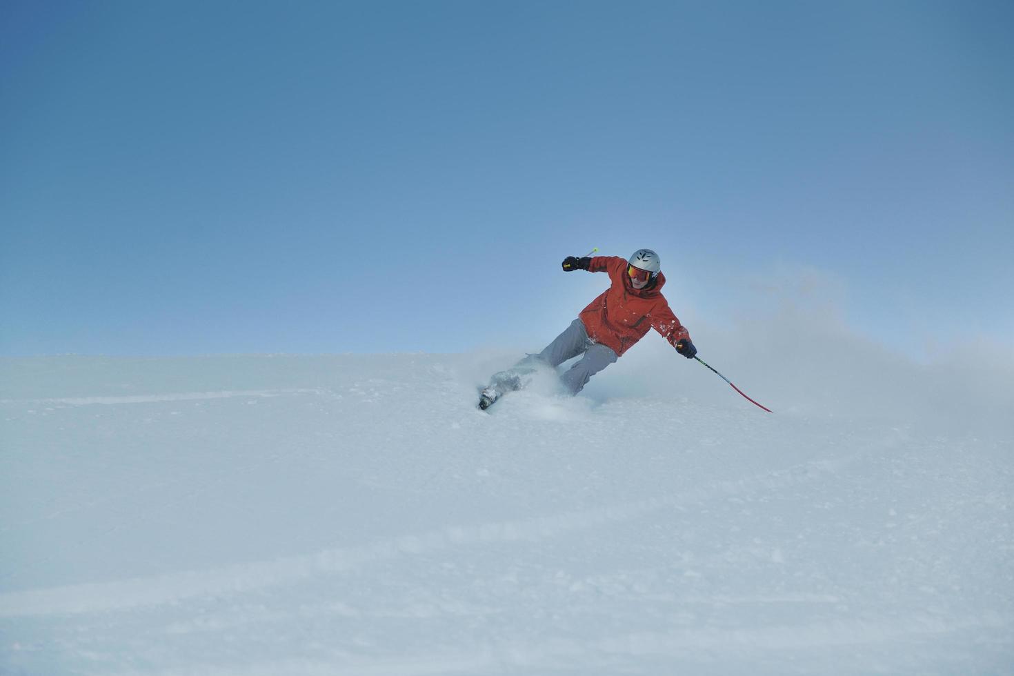 Skifahren jetzt in der Wintersaison foto