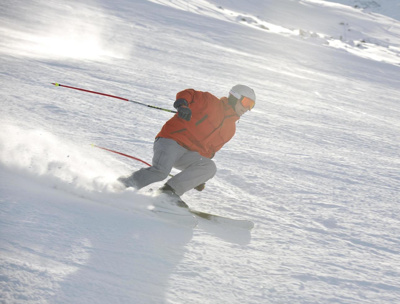 Skifahren jetzt in der Wintersaison foto