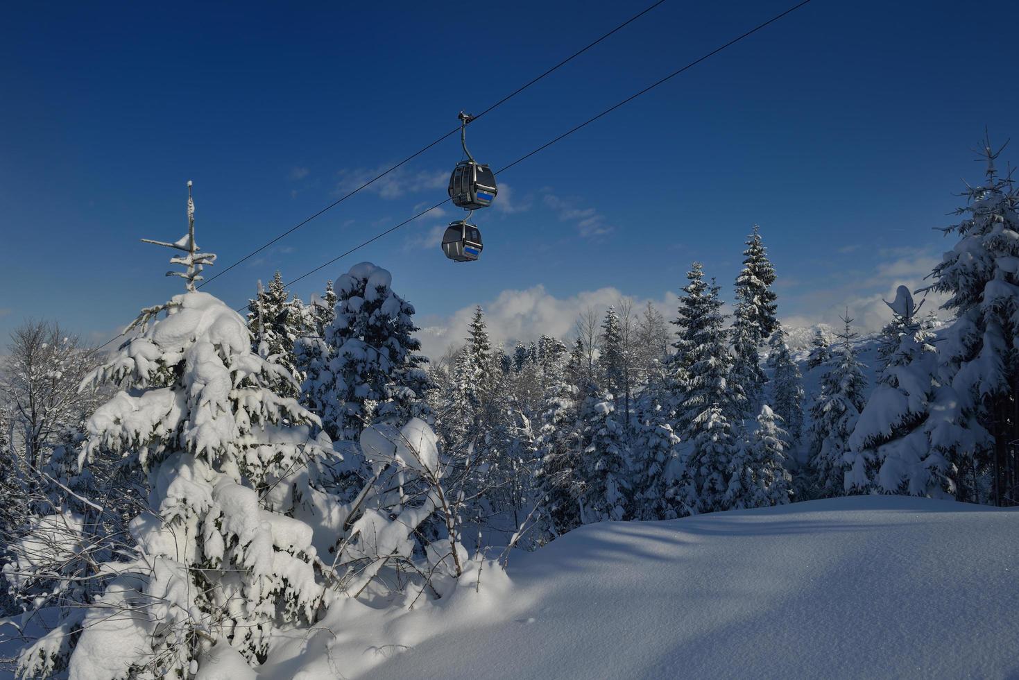 Skilift-Gondel in den Alpen foto