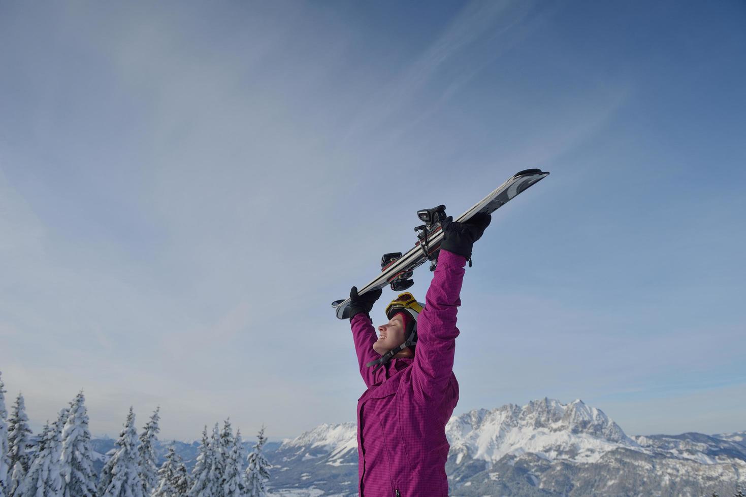 Winterspaß und Skifahren foto