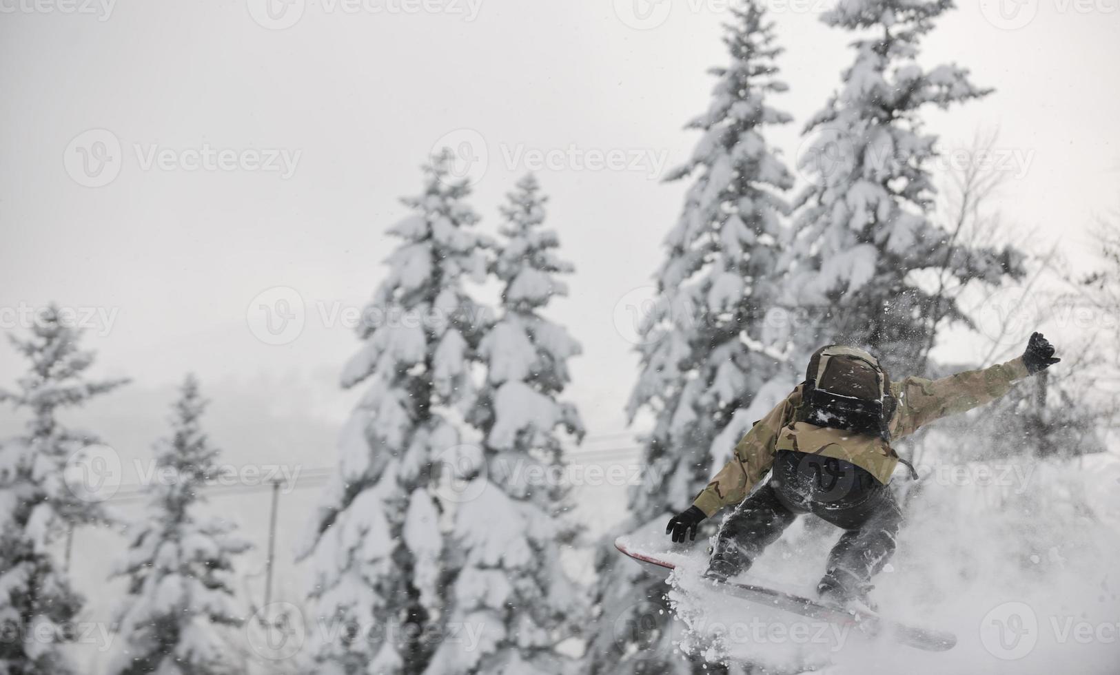 Skifahrer am Berg foto