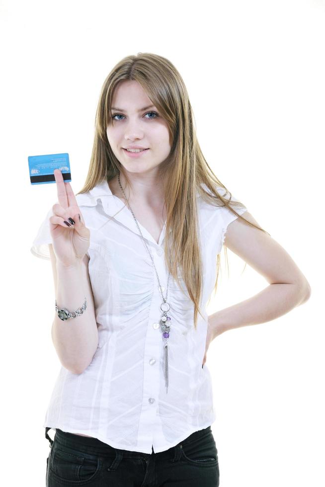 junge frau hält kreditkarte foto