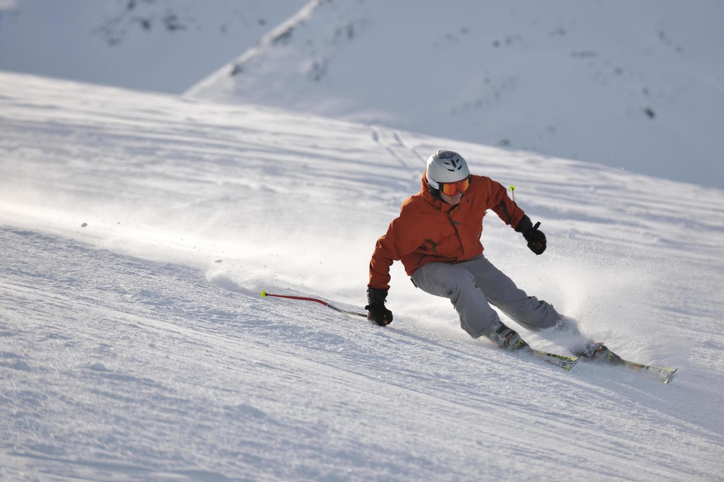 Skifahren jetzt in der Wintersaison foto