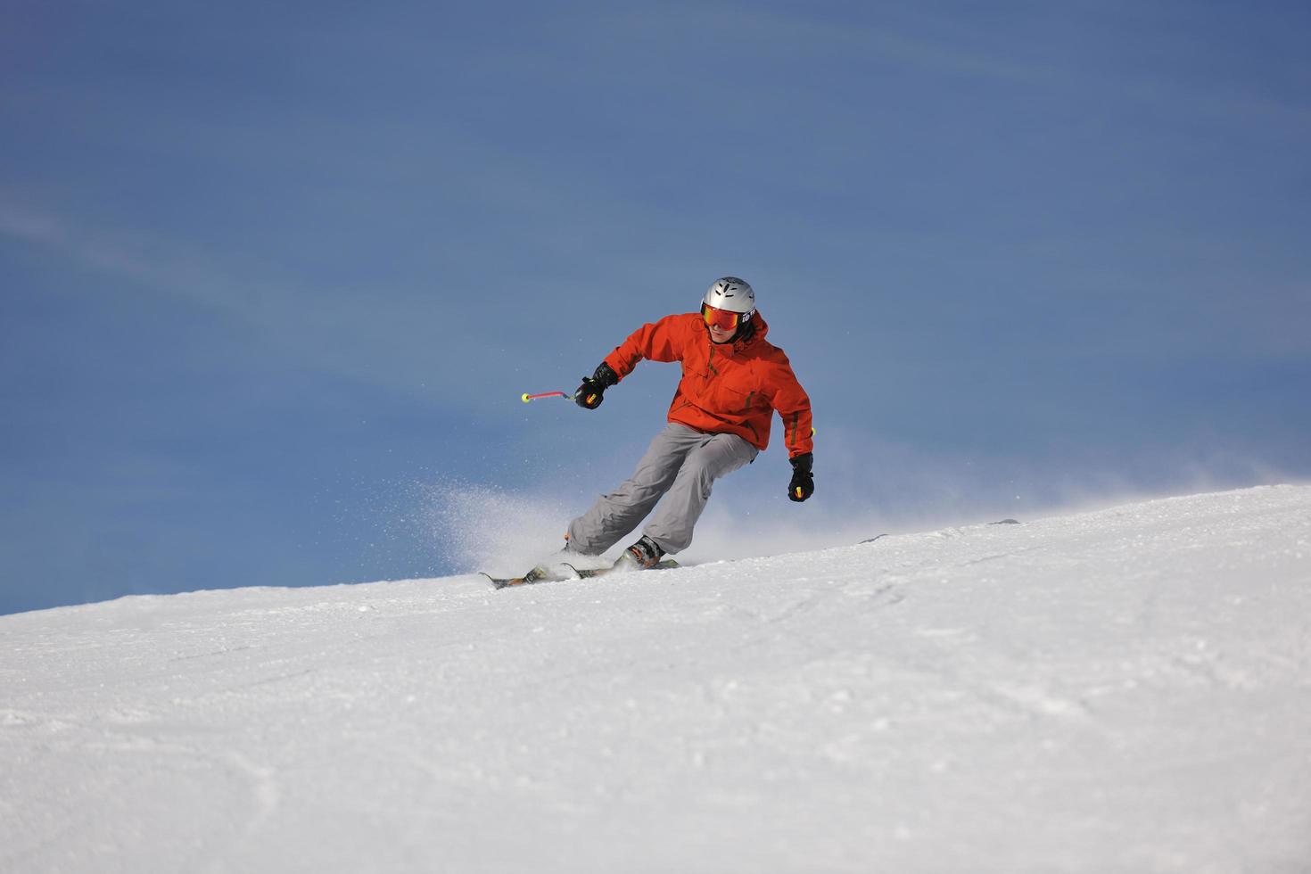 Skifahren jetzt in der Wintersaison foto