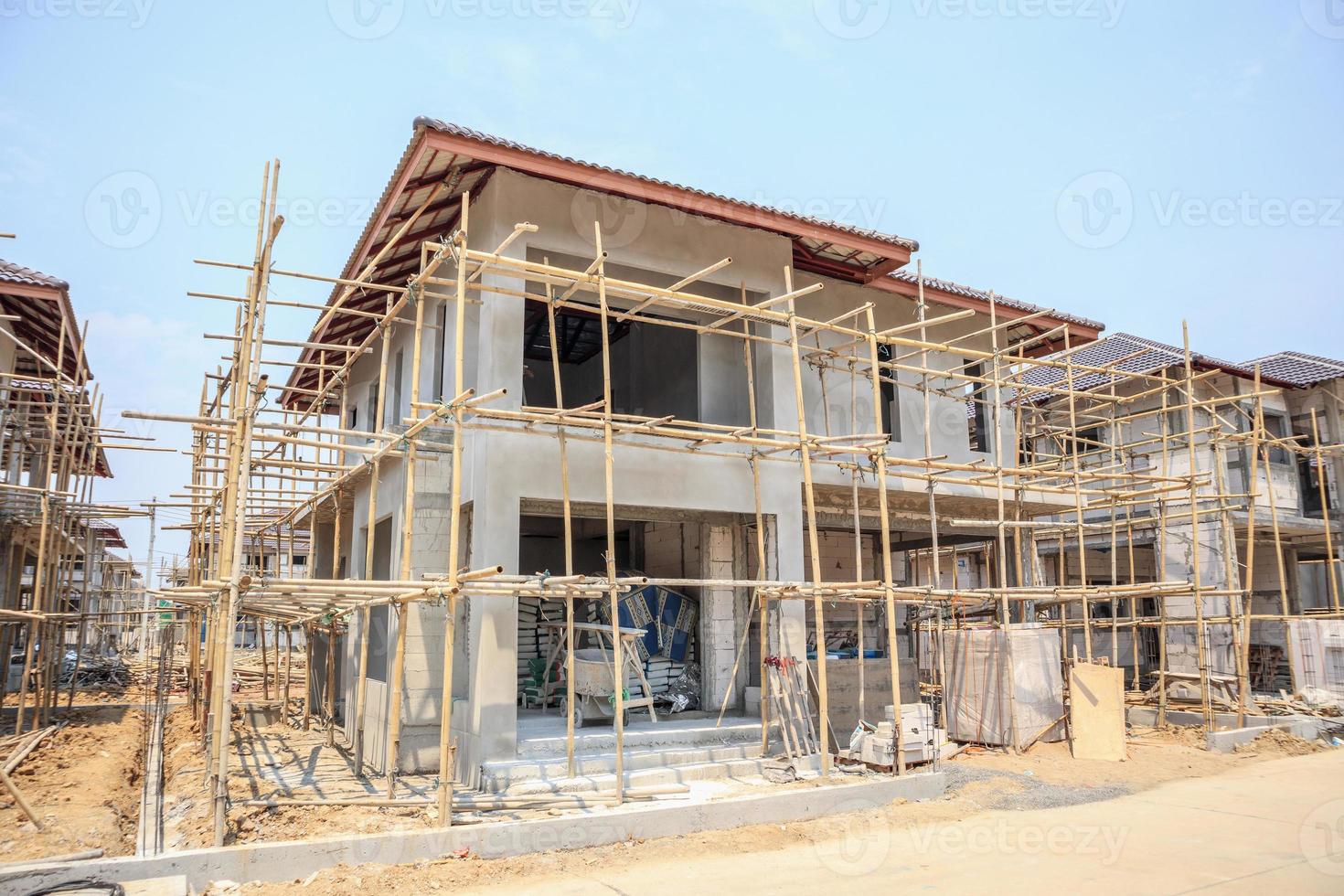 Haus im Bau mit autoklavierter Porenbetonblockstruktur auf der Baustelle foto