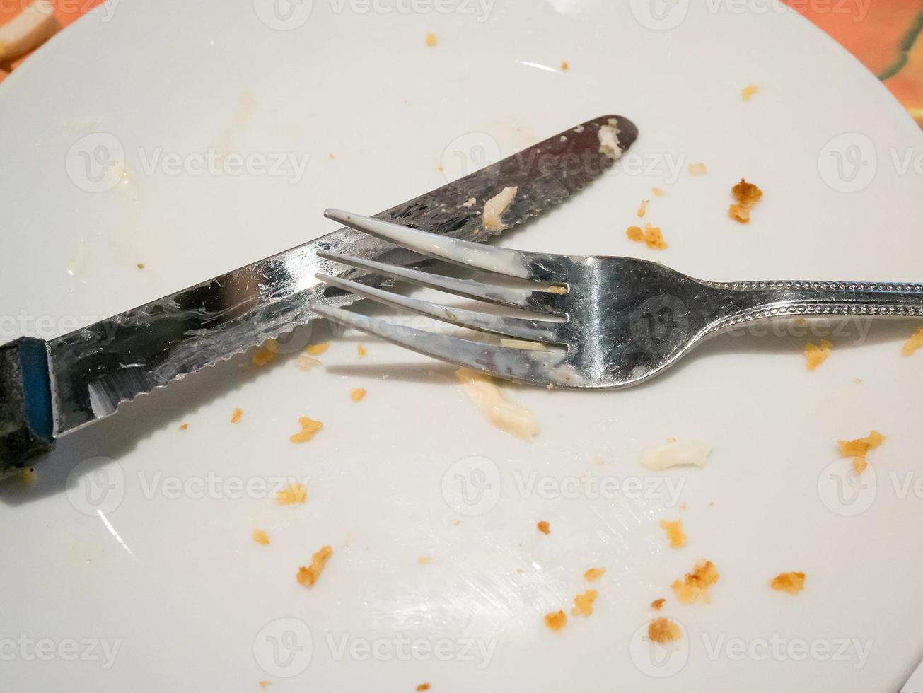 leerer Teller nach dem Essen foto