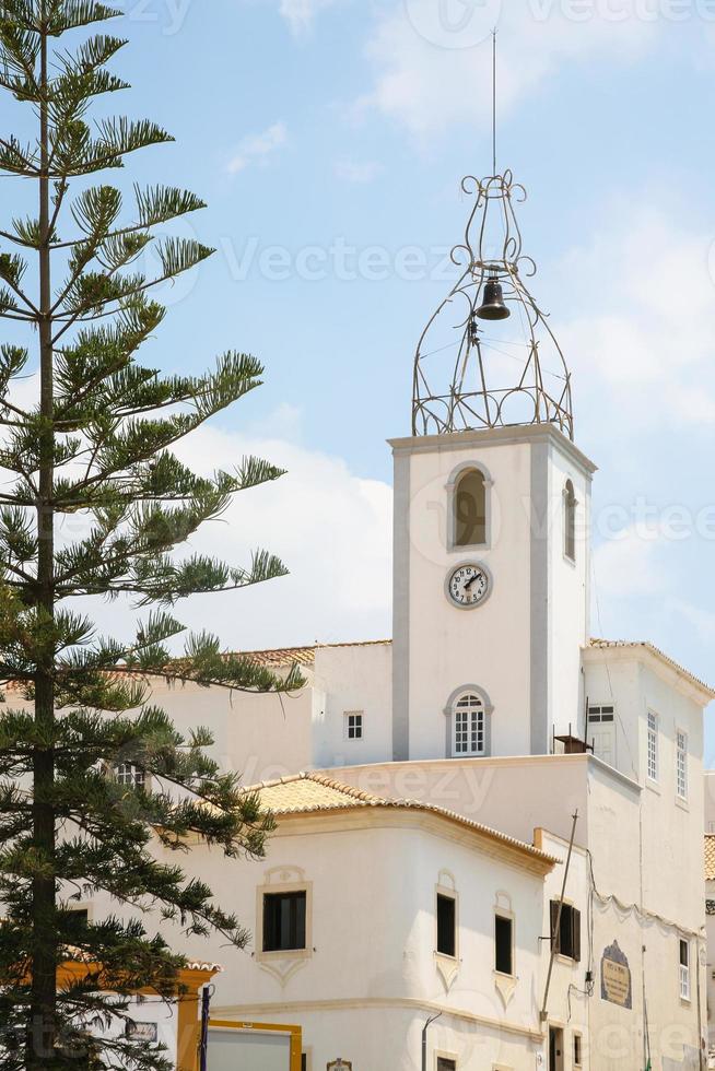 glockenturm der santa ana kirche in albufeira foto