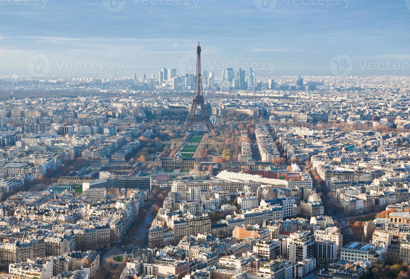 Panorama von Paris am Winternachmittag foto