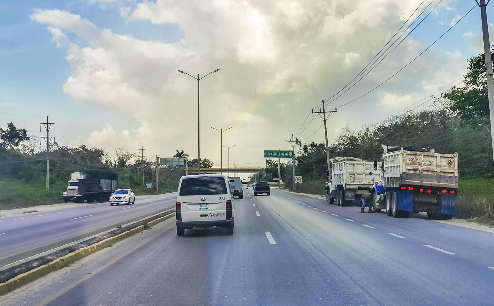 playa del carmen quintana roo mexiko 2021 typische straße und stadtbild von playa del carmen mexiko. foto