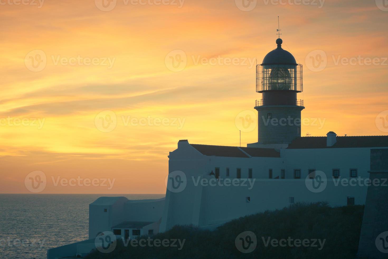 Leuchtturm von Cabo Sao Vicente, Sagres, Portugal bei Sonnenuntergang foto